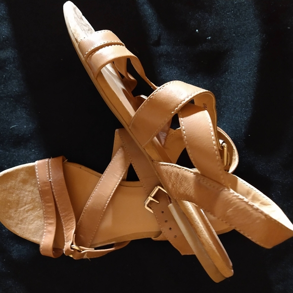 Women's Size 6M Tan Leather Strappy Sandal - Picture 3 of 3